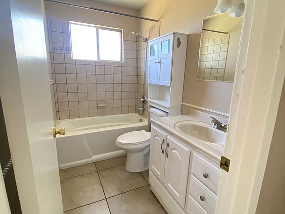 Lower Level Full Bath