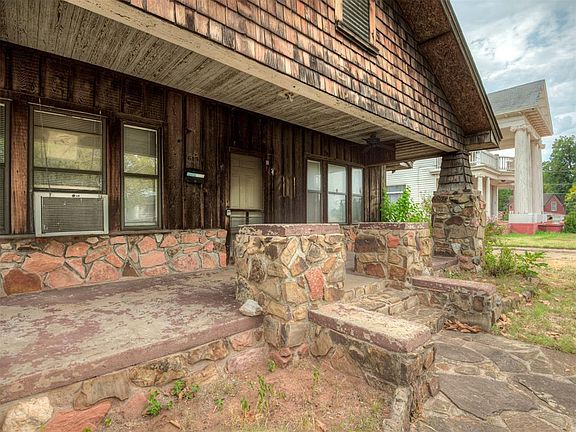 5th image of 619 S 6th St