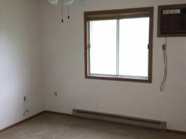 710 W Village Rd APT 104, Chanhassen, MN 55317
