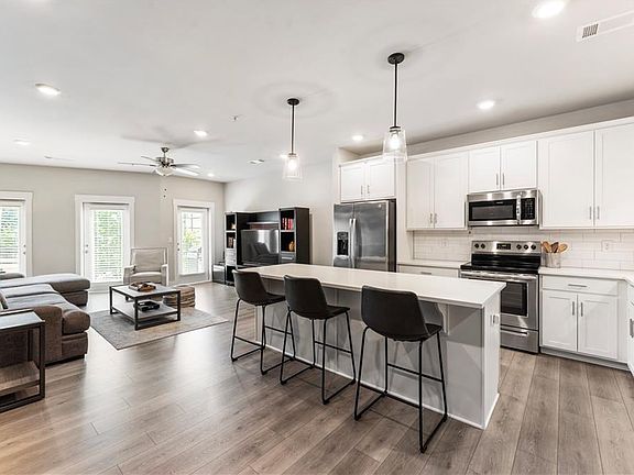 4th image of 2030 Main St NW #207