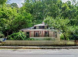 86 Mill St, Elsah, IL 62028