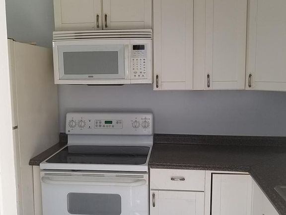 4th image of 8358 Aero Ave