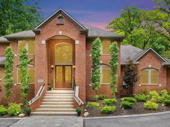 30888 Rosemond Ln, Franklin, MI 48025