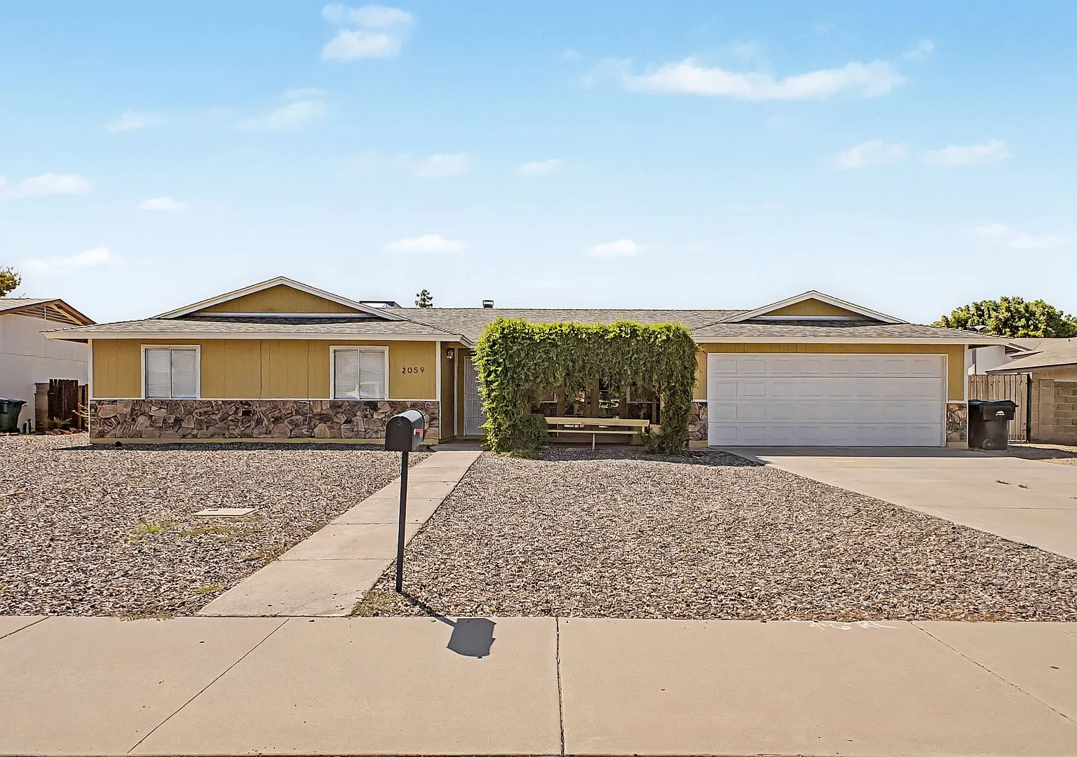 3 bed, 3 bath Mesa home — Photo 1