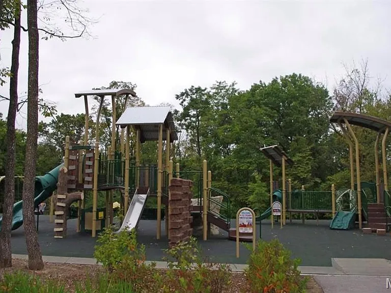 132 Keene Ct — Photo 21