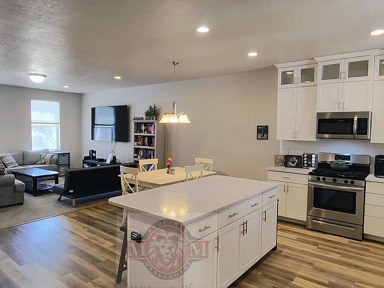 7887 S 5440 W — Photo 7