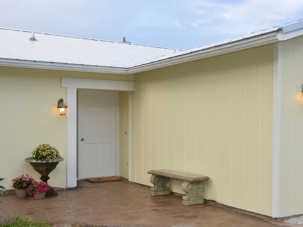 1647 Atlanta Plaza Dr, Sanibel, FL 33957