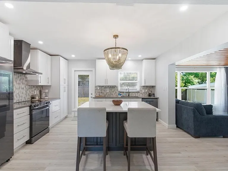 1009 Chester Dr — Photo 7