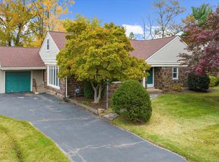 821 Coopertown Rd, Bryn Mawr, PA 19010