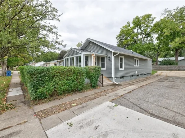 1326 De Wolf St, Des Moines, IA 50316