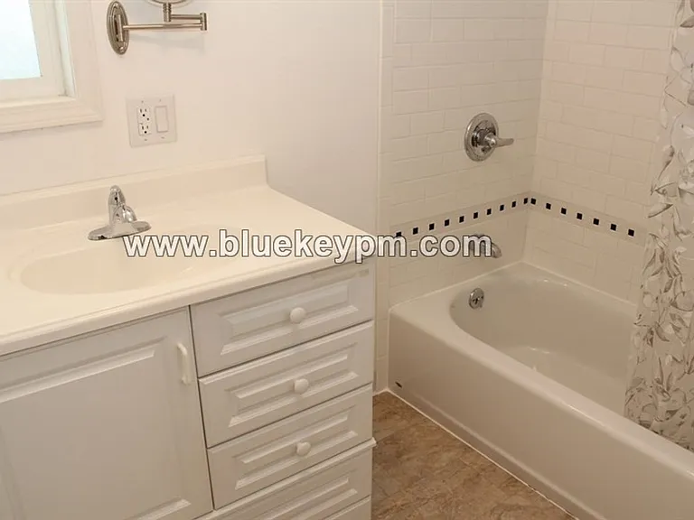 10911 SE Myrtle St — Photo 11