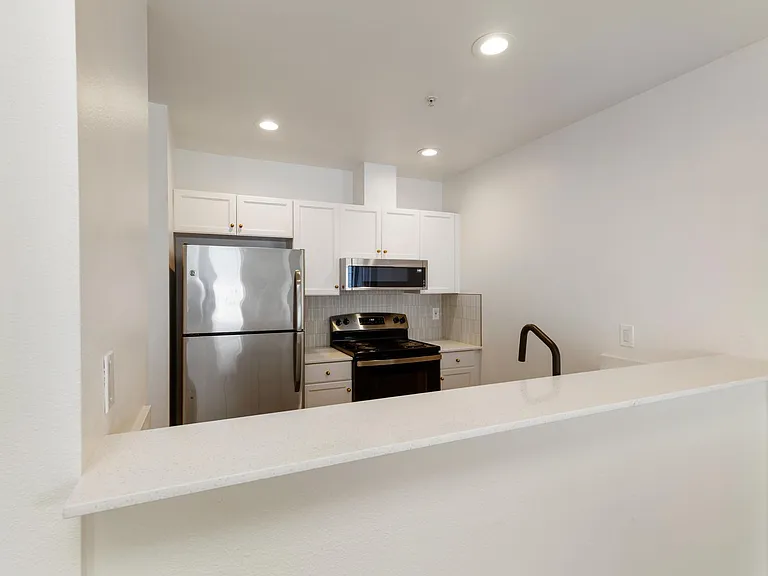 Remi Apartments — Photo 57