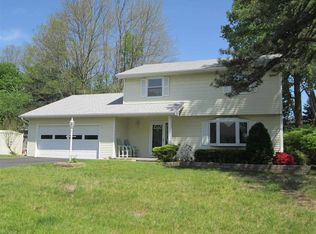 11 Pitch Pine Rd, Albany, NY 12203