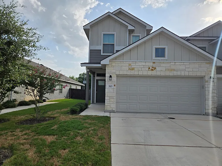 313 Caleb Ct — Photo 2