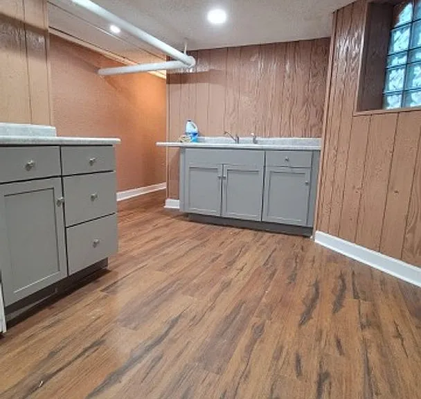 8010 S Saint Lawrence Ave — Photo 5