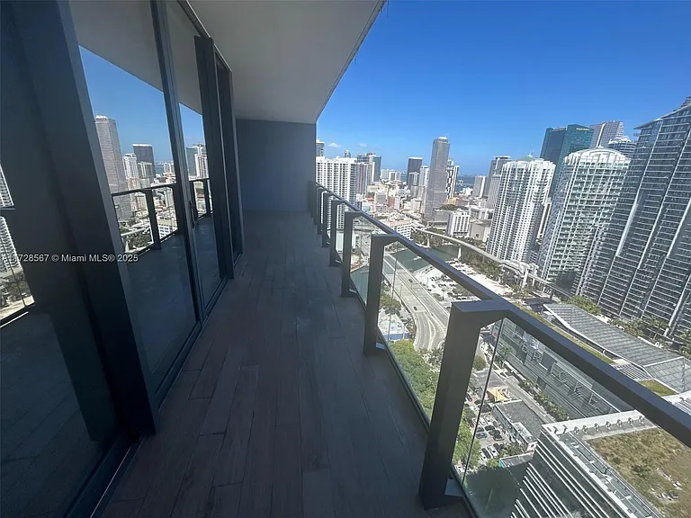88 SW 7th St #3307 — Photo 10