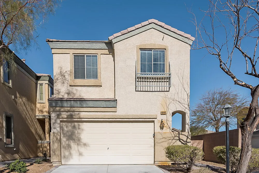3 bed, 2.5 bath, 1590 sqft, $2,085 — Photo 1