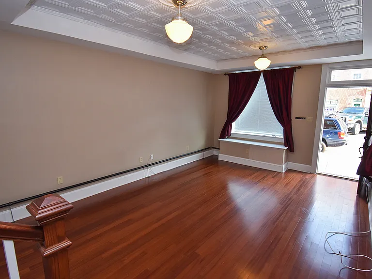 1734 Bank St — Photo 5