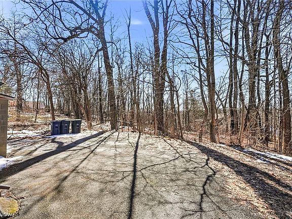 4th image of 1820 Malasia Rd