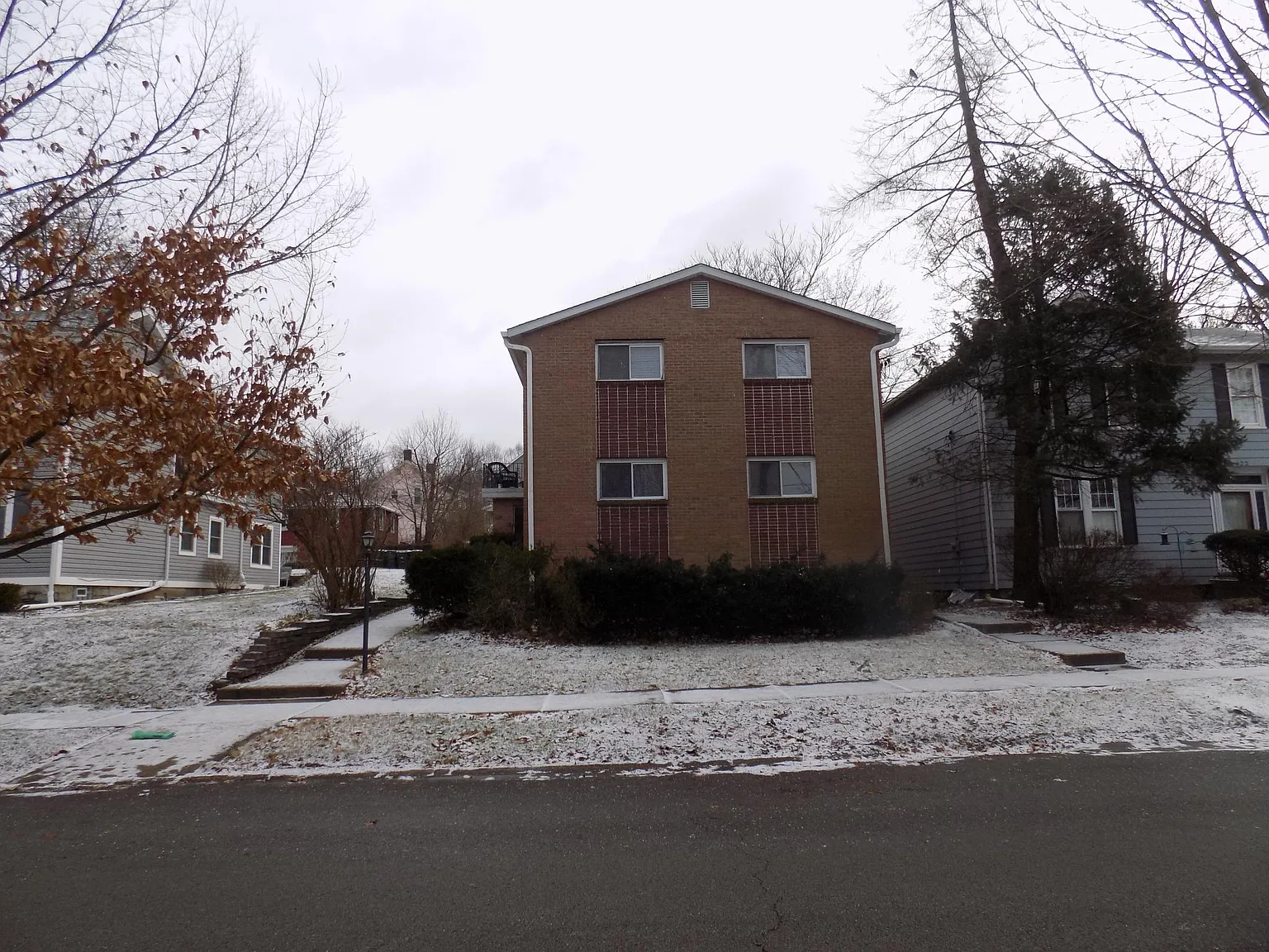 628 4th St photo 1