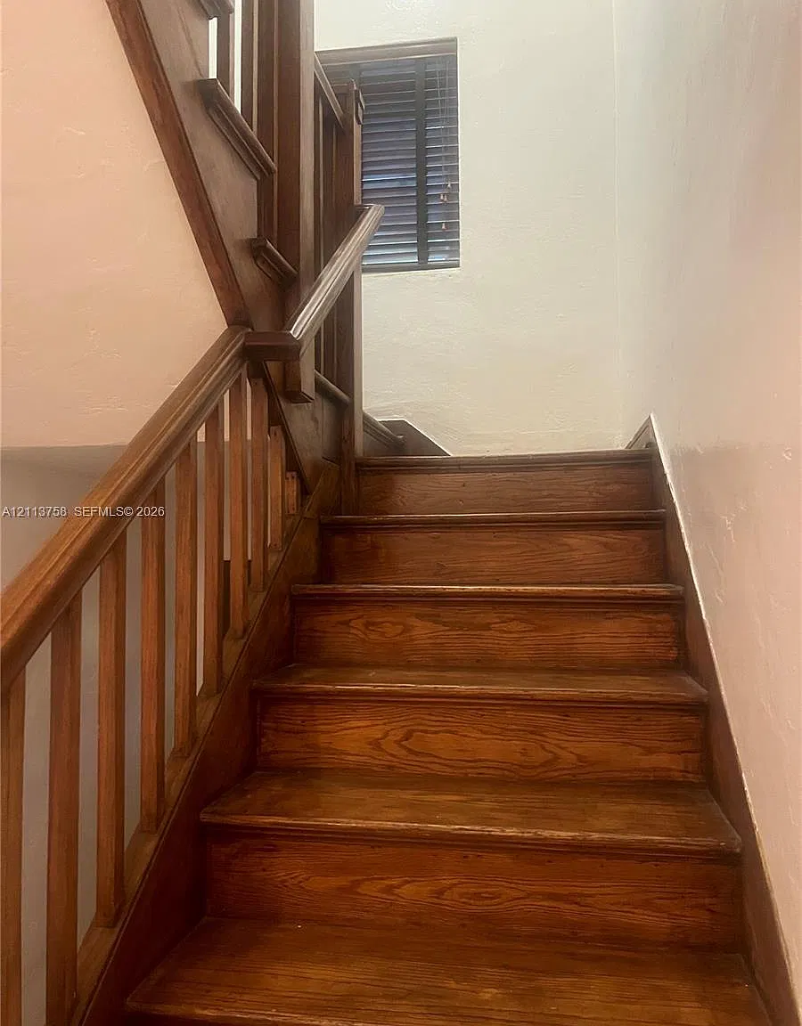 Lenox Manor — Photo 1