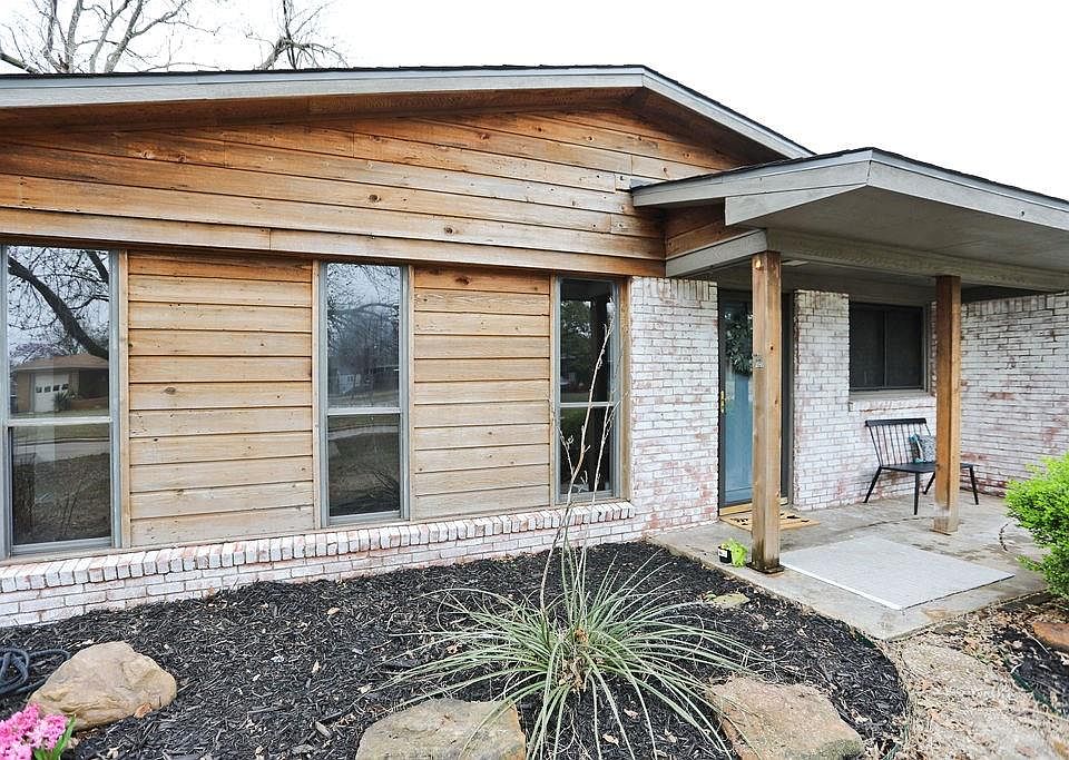 1st image of 2520 N Huntleigh Dr