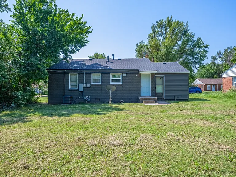 511 E Grumman Dr — Photo 17