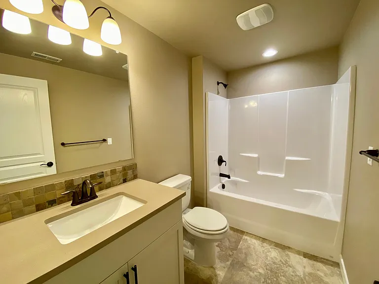 4467 SW Salmon Pl — Photo 11