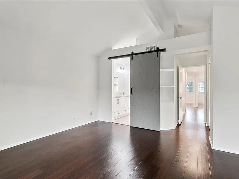 19 Saint Thomas — Photo 11