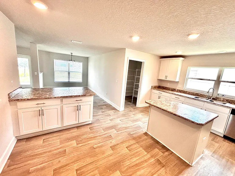 1399 SW Edinburgh Dr — Photo 7