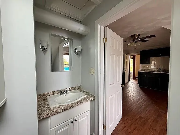 13 Elizabeth St #3 — Photo 12