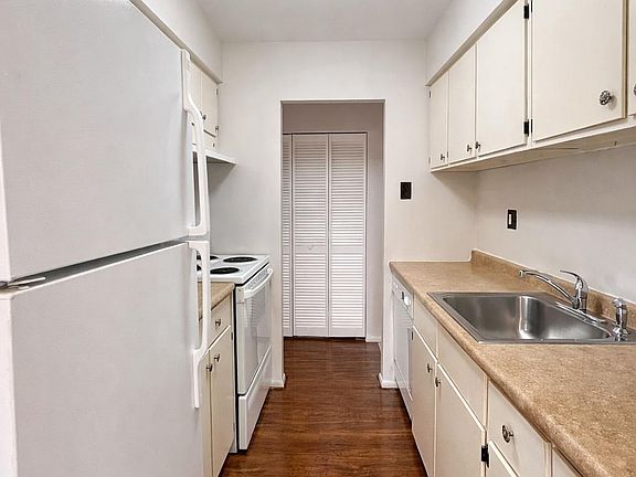 3rd image of 280 Bridgewater Rd #J5