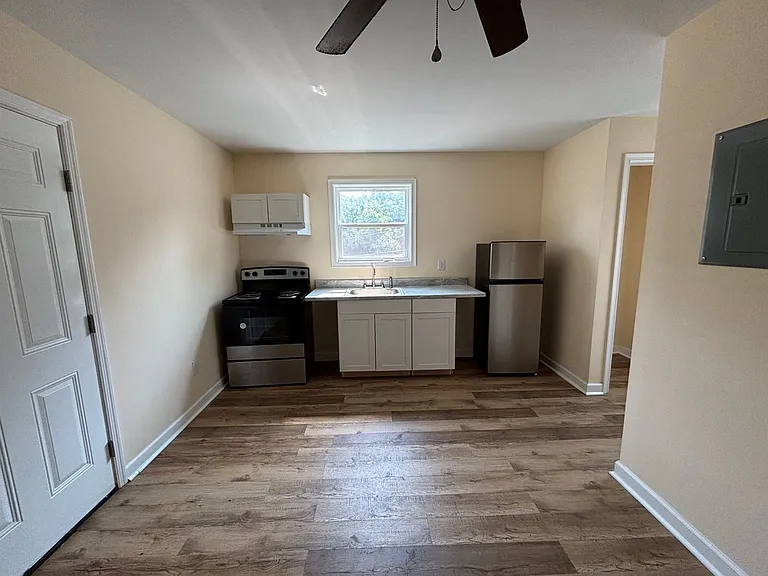 403 Vienna St — Photo 2