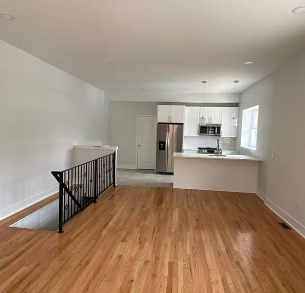 1142 Watkins St #1 — Photo 2