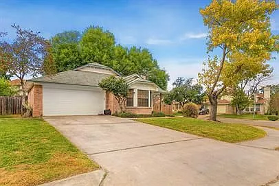 3 bed, 2.0 bath, 1305 sqft, $1,550 — Photo 2