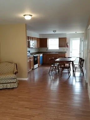 634 Locust St — Photo 3