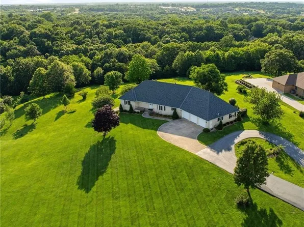 1012 Pca Rd, Warrensburg, MO 64093