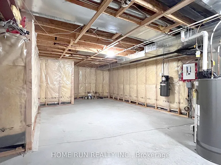302 Wisteria Cres — Photo 18