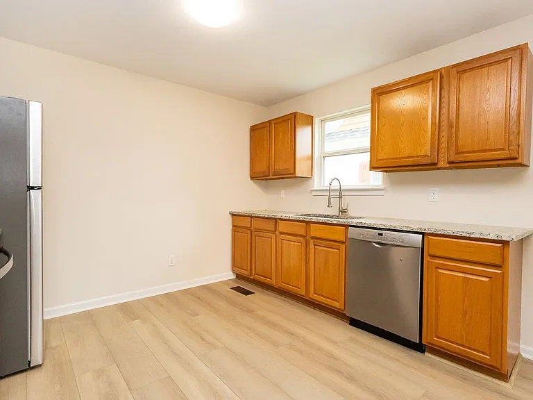 2517 Chamberlain Ave — Photo 6