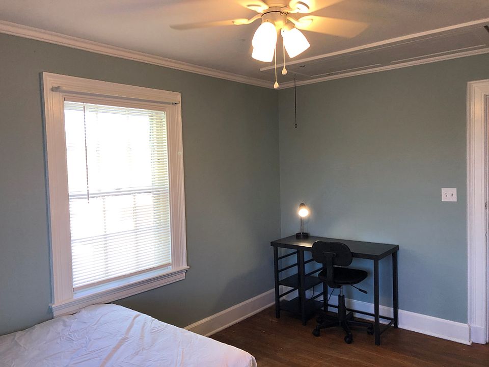 1st image of 138 W 26th St #10