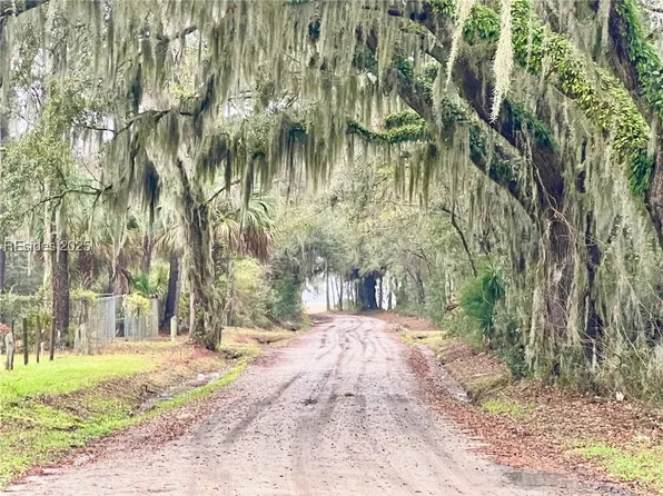 8 Jenkins Port Rd, Saint Helena Island, SC 29920