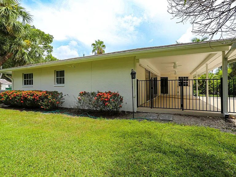 2901 Crayton Rd — Photo 23