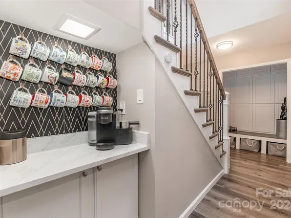 7037 Stonington Ln, Charlotte, NC 28227