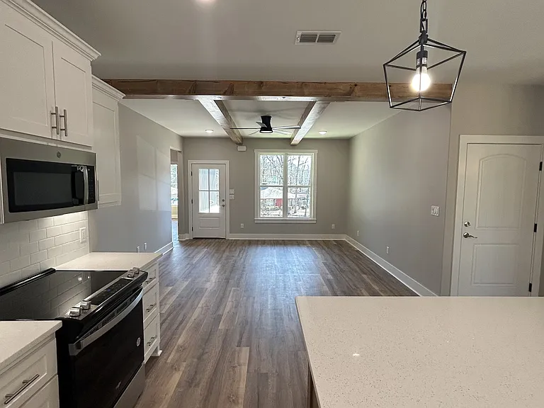 210 Diamondhead Dr — Photo 4