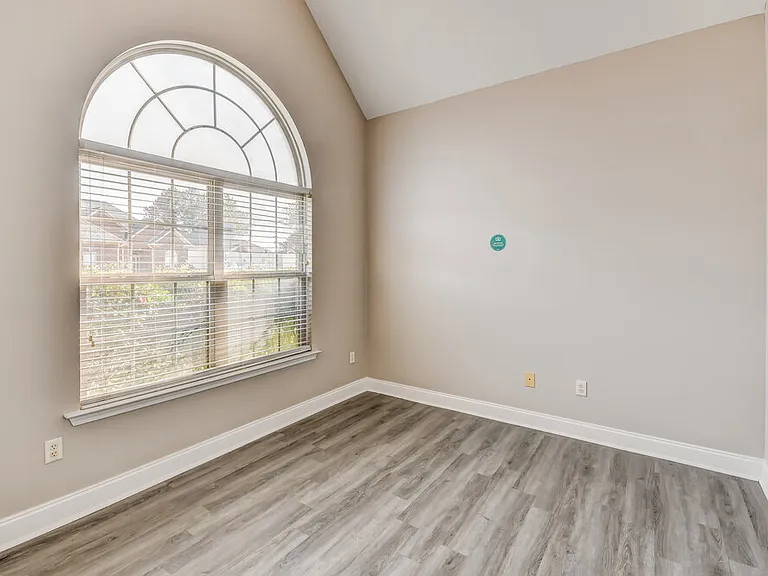 600 Waterford Ln — Photo 13