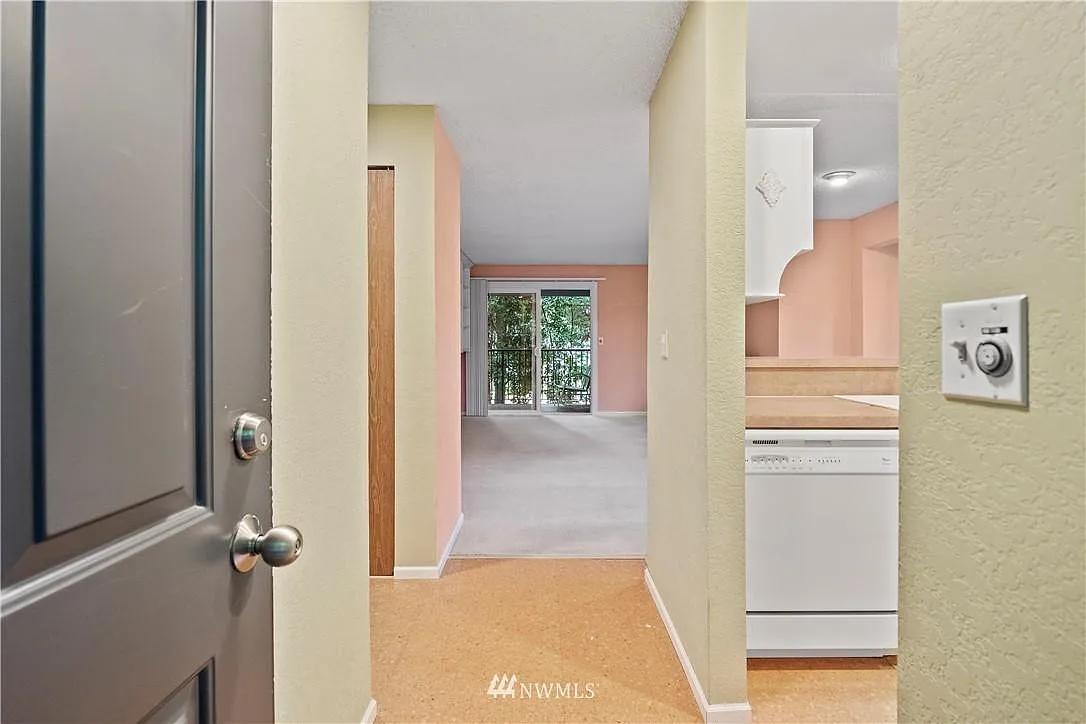 1 bed, 732 sqft, $1,950 — Photo 3