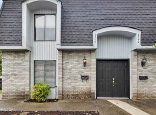 7240 NW Wellswood Ln, Knoxville, TN 37909