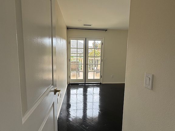 4th image of 406 W Figueroa St APT C1