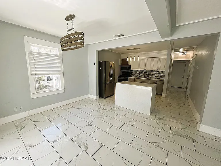 318 Hobart Ave — Photo 14