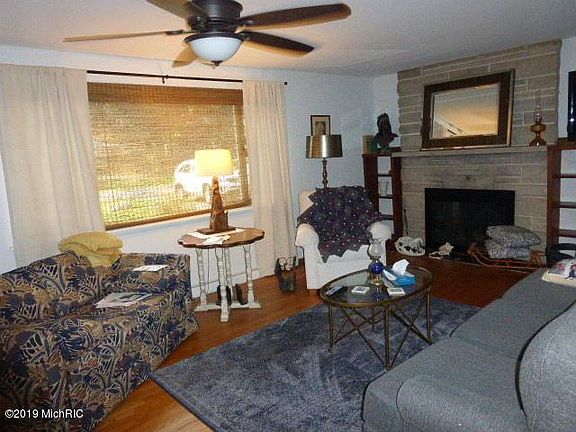 5th image of 2409 Bluff St
